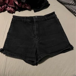 High waisted black shorts🖤
